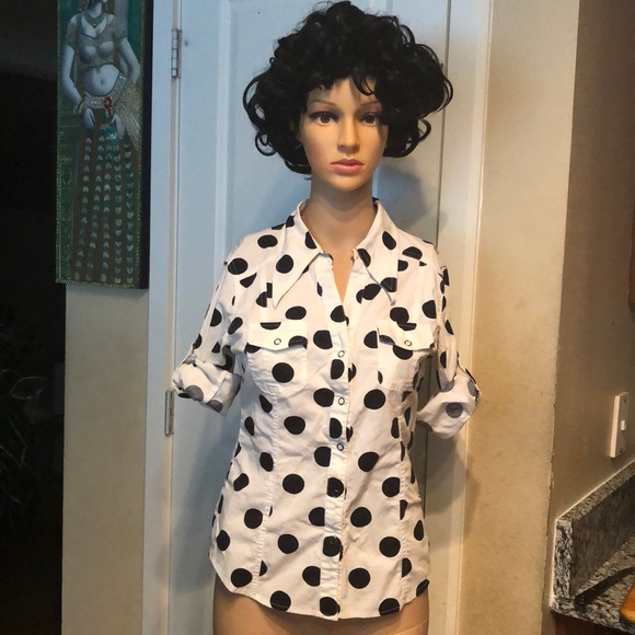 2 BOGO tops with faux leather belt - Picture 4 of 10